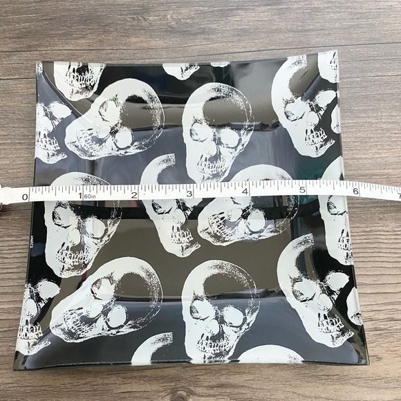 Black Glass Plate With White Skulls - Picture 3 of 3